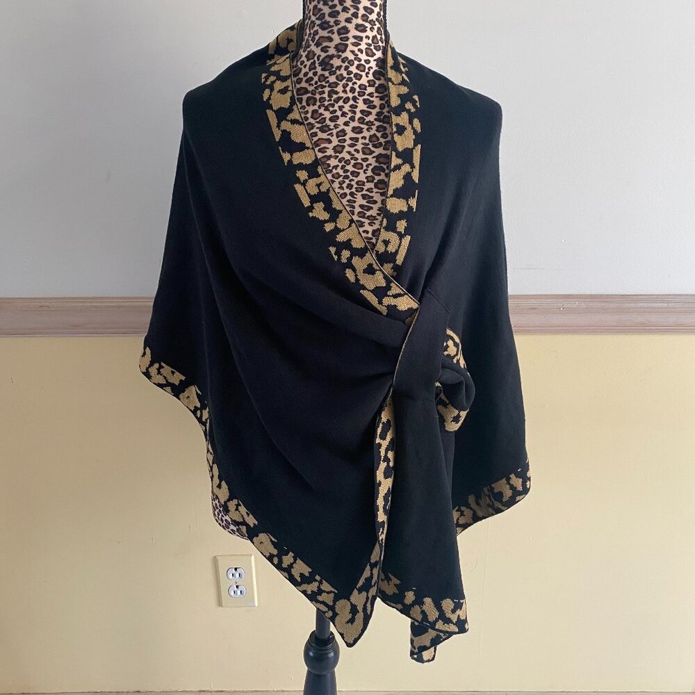 Top it off The Katie Knit Wrap Black Leopard One size